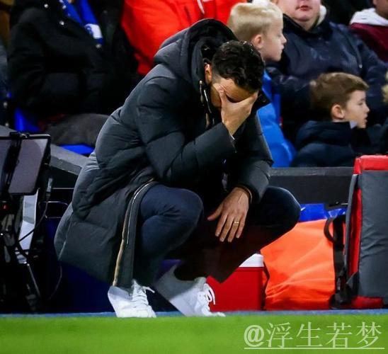 42岁塔帅崩溃？怒批曼联消极比赛，谈“落后15分”黑脸离场